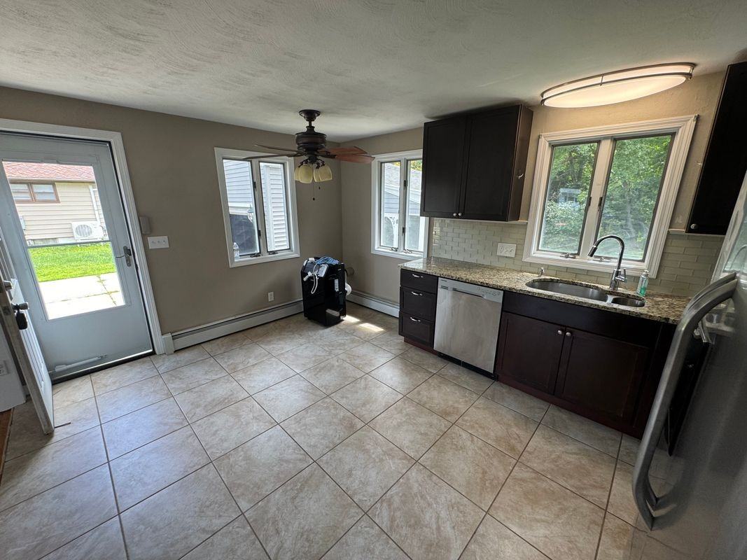 89 Florida Dr - Photo 3 of 19