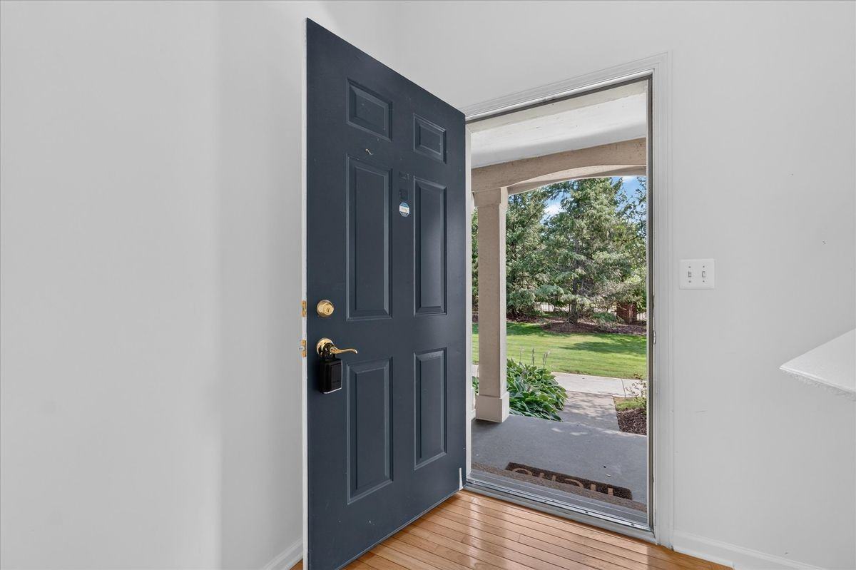 39763 Rockcrest Cir - Photo 3 of 49