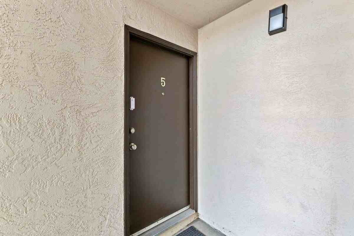 975 Murrieta Blvd ##5 - Photo 3 of 32