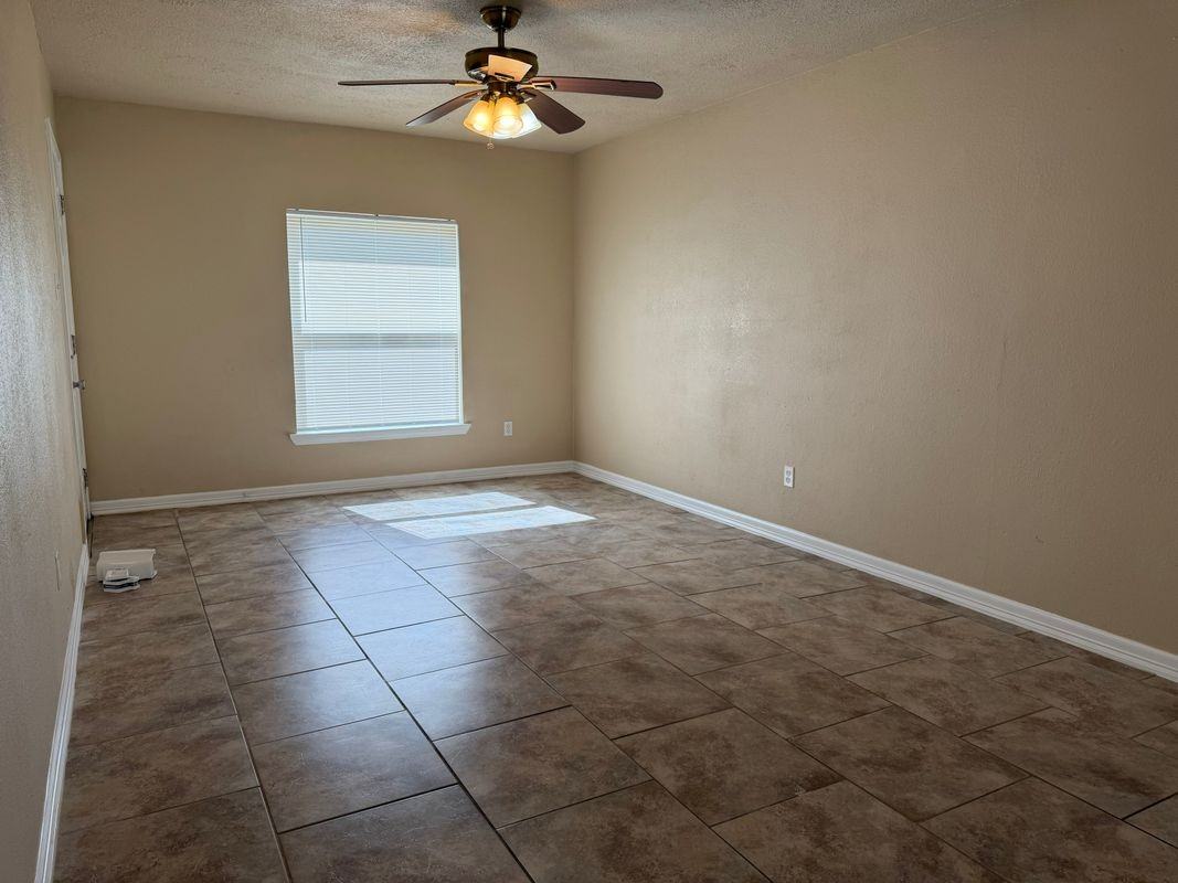 9606 Shady Tree Ln - Photo 4 of 25