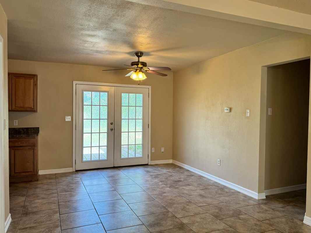 9606 Shady Tree Ln - Photo 6 of 25