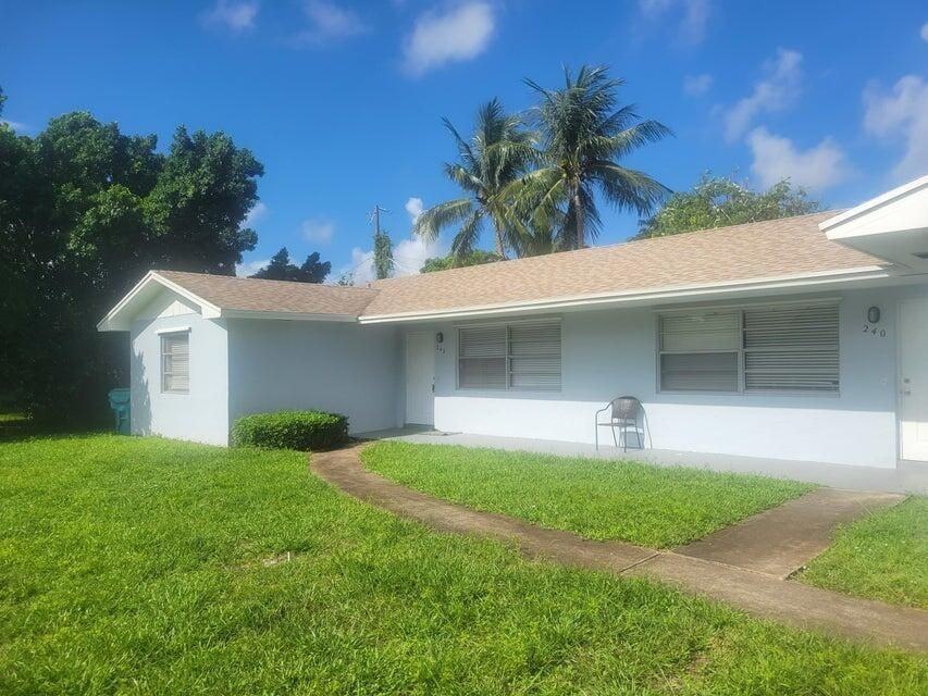 242 Se 24th Ave - Photo 2 of 11