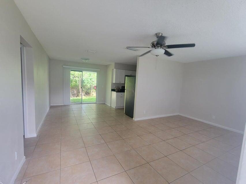 242 Se 24th Ave - Photo 3 of 11