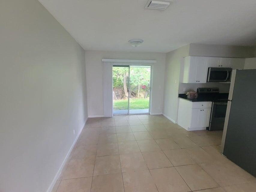 242 Se 24th Ave - Photo 5 of 11