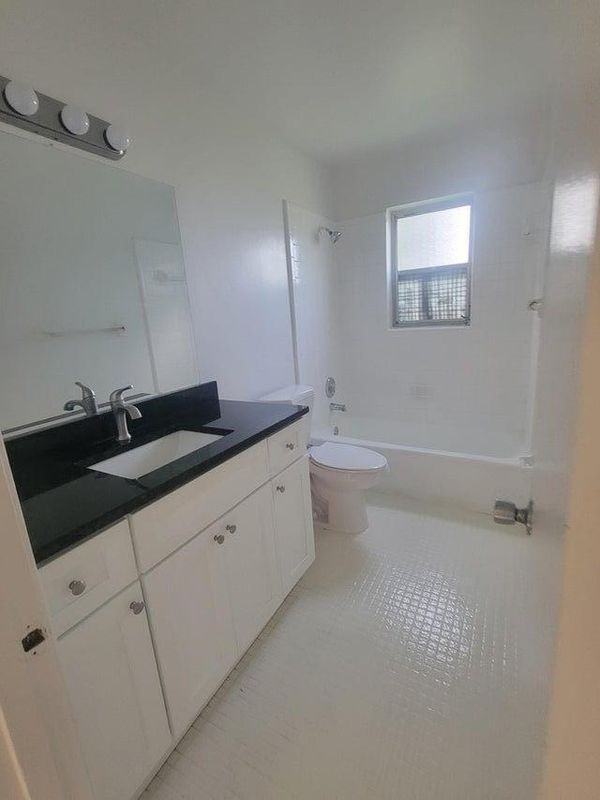242 Se 24th Ave - Photo 6 of 11