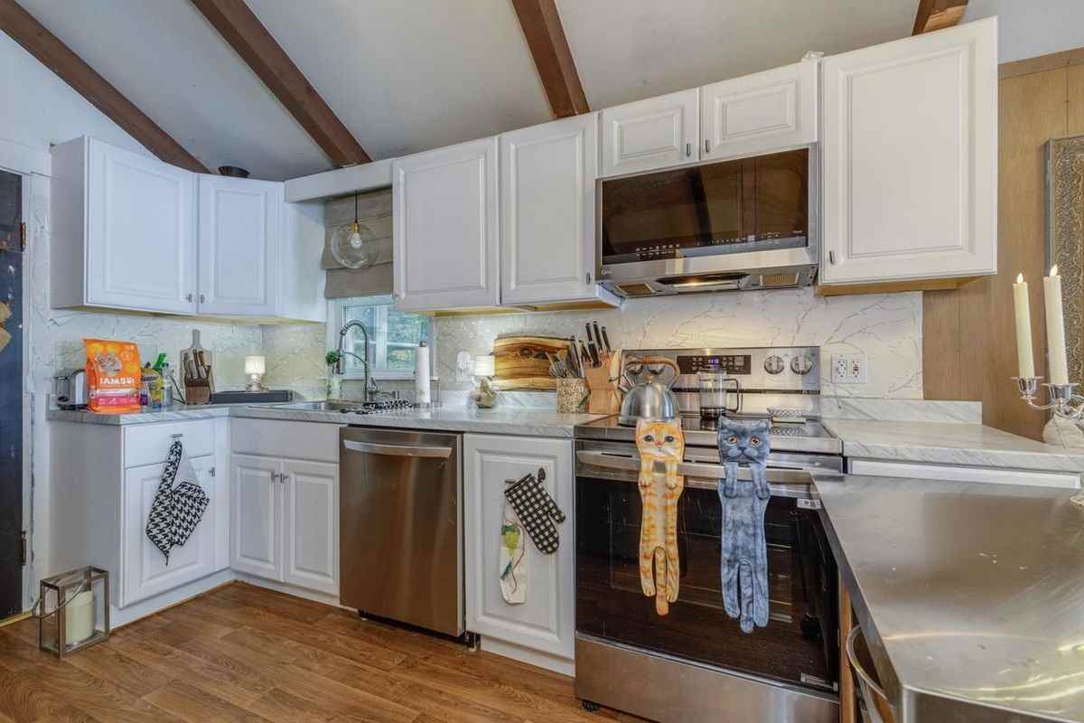 8 Frost Rd - Photo 6 of 33