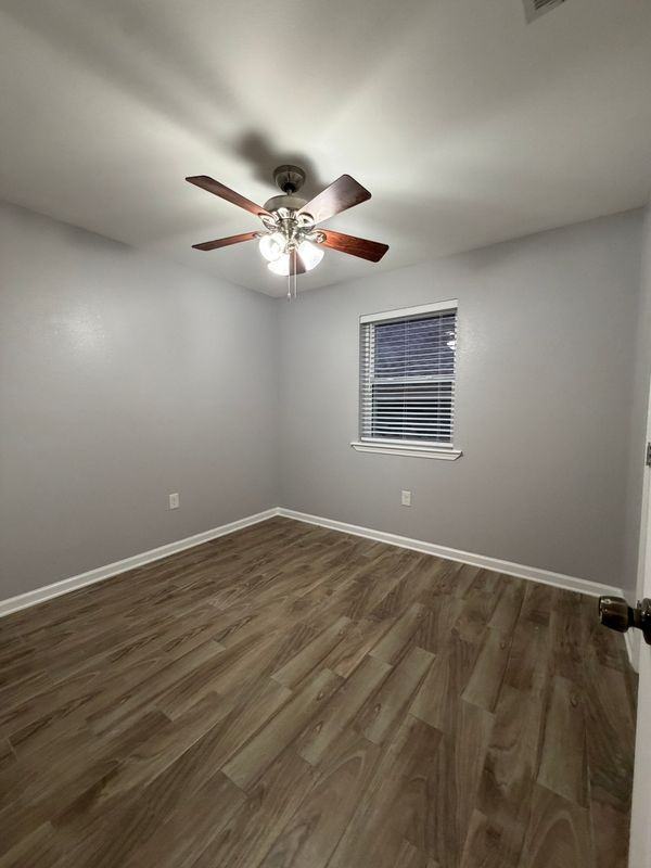 5908 Becker St - Photo 6 of 8