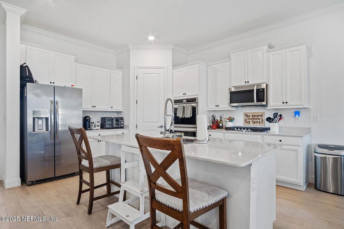181 Oaklawn Ct - Photo 6 of 25