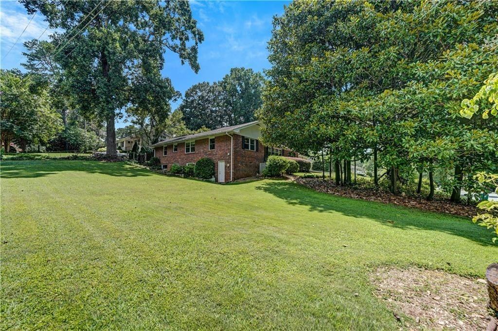 2127 Desmond Dr - Photo 2 of 25