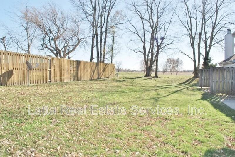 2104 Sw 8th St #B - Photo 3 of 12