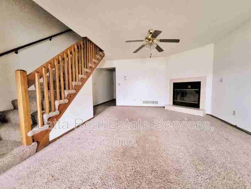 2104 Sw 8th St #B - Photo 4 of 12
