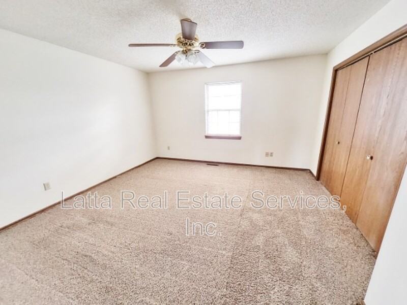 2104 Sw 8th St #B - Photo 6 of 12