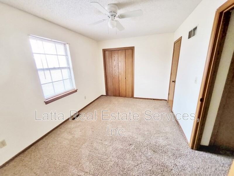 2104 Sw 8th St #B - Photo 7 of 12