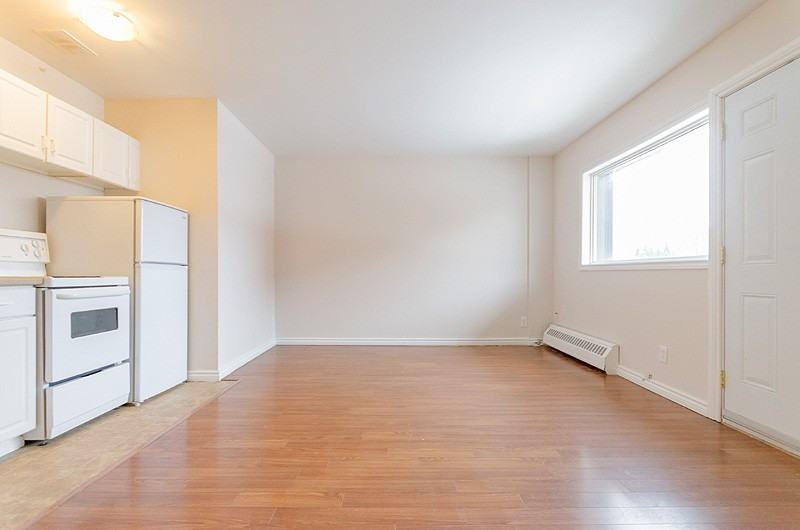 236 Jogues Street - Photo 4 of 10