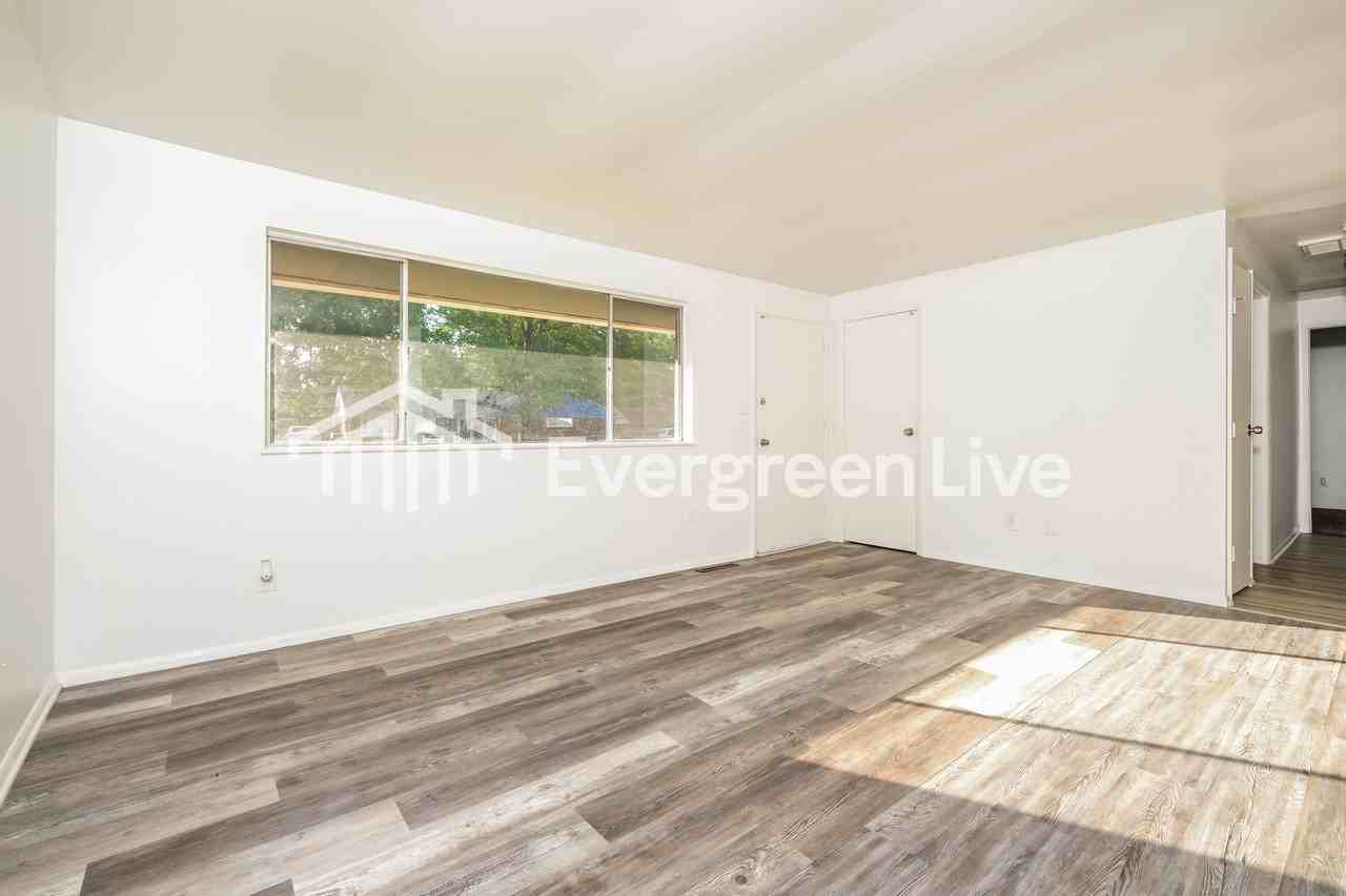 1787 Pickering Dr - Photo 3 of 15