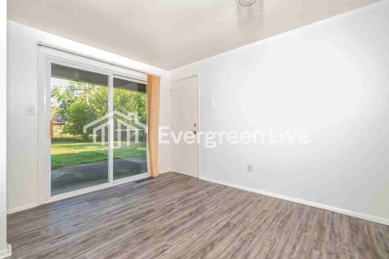 1787 Pickering Dr - Photo 4 of 15