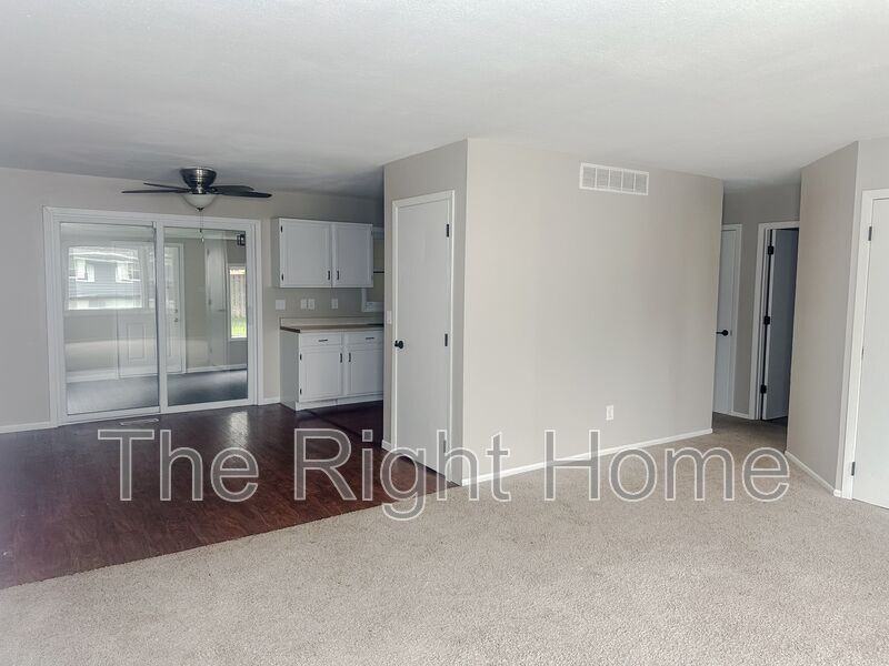 6424 N 68th St - Photo 4 of 20