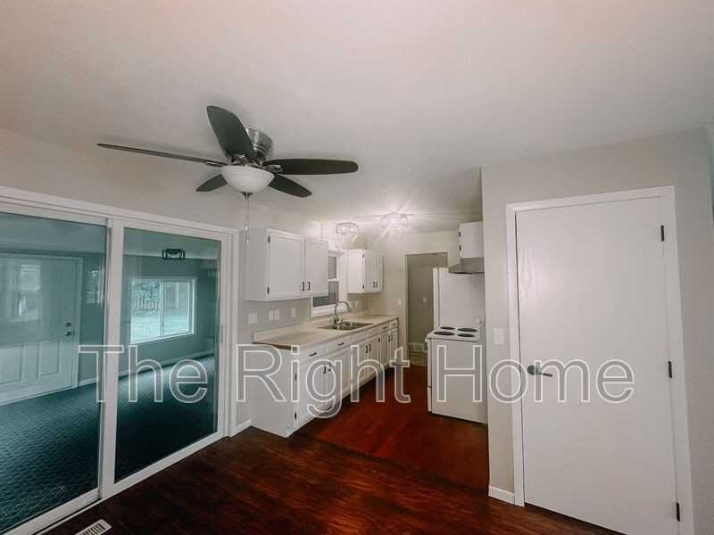 6424 N 68th St - Photo 5 of 20