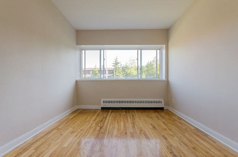 236 Jogues Street - Photo 5 of 10