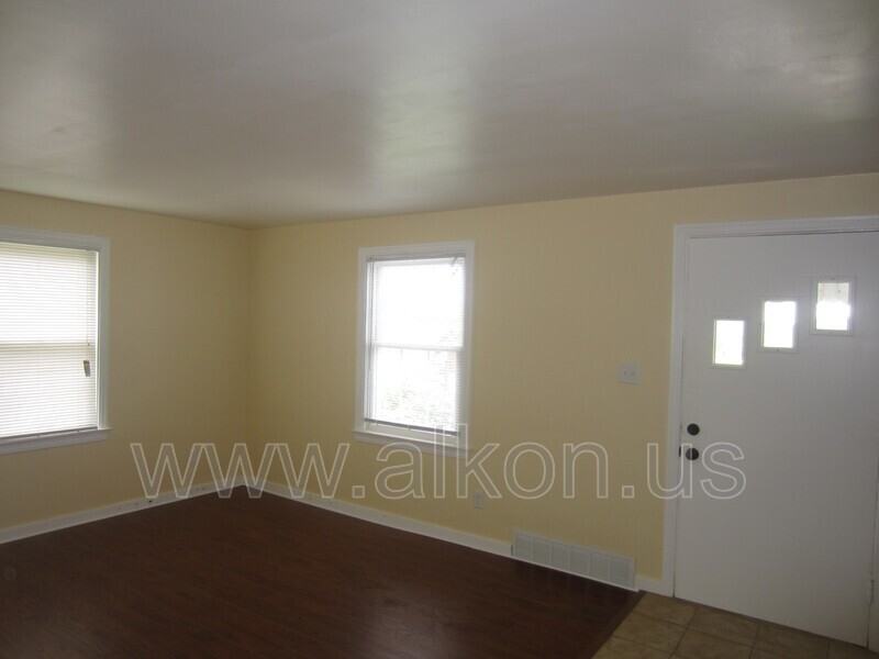 2411 Webster Ave - Photo 4 of 23