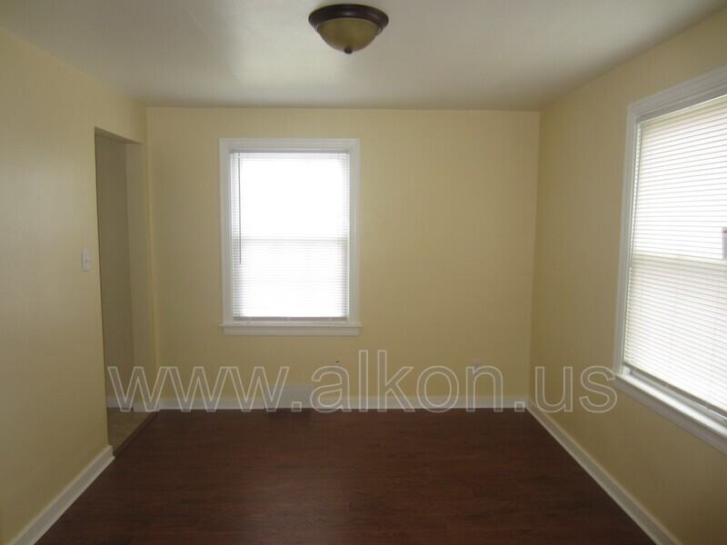 2411 Webster Ave - Photo 5 of 23