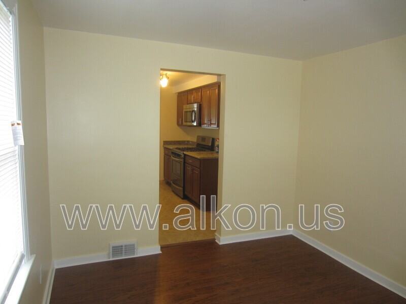 2411 Webster Ave - Photo 6 of 23