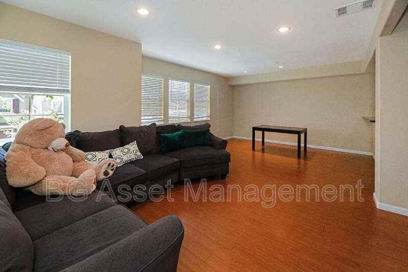 1653 Northshore Dr - Photo 2 of 34