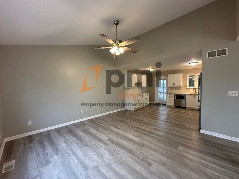 219 Sandalwood Dr - Photo 4 of 23