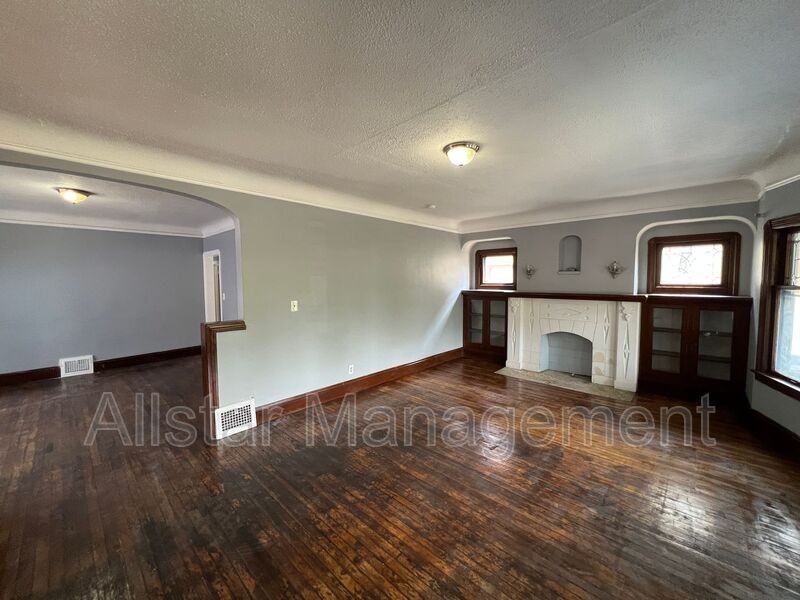 3257 E 139th St #DOWN - Photo 4 of 24