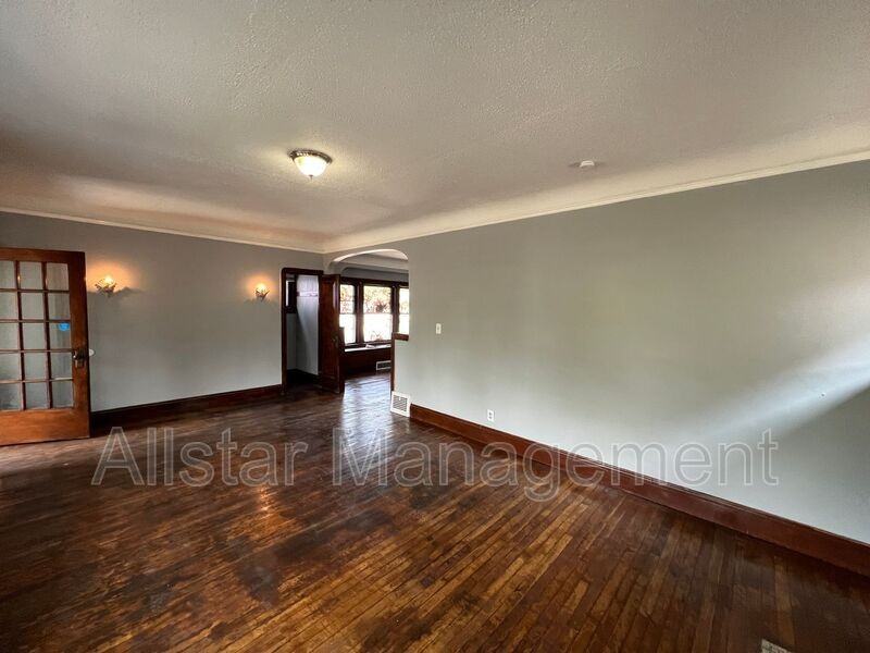3257 E 139th St #DOWN - Photo 5 of 24