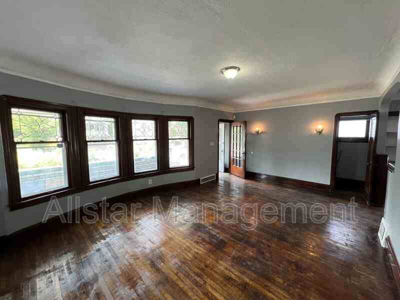 3257 E 139th St #DOWN - Photo 6 of 24