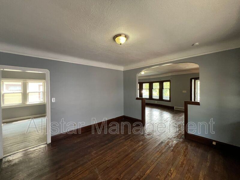 3257 E 139th St #DOWN - Photo 7 of 24