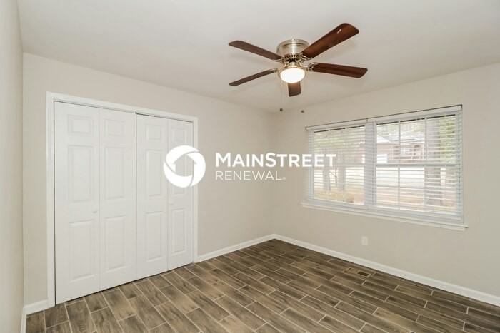 1238 Lakeview Pkwy - Photo 3 of 16