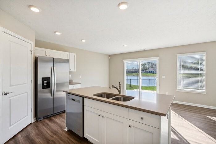 672 Marsh Aster Dr - Photo 4 of 21