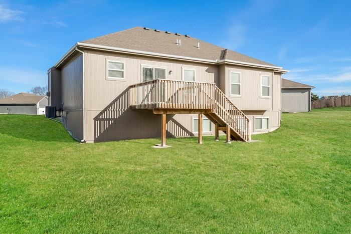 1106 Nw High View Dr - Photo 2 of 16