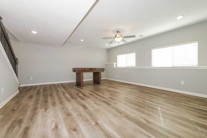 1106 Nw High View Dr - Photo 2 of 16