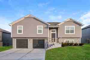 featured image of 1103 Nw Hilltop Ln