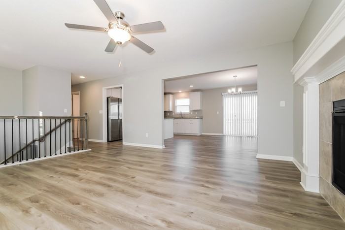 1103 Nw Hilltop Ln - Photo 5 of 16