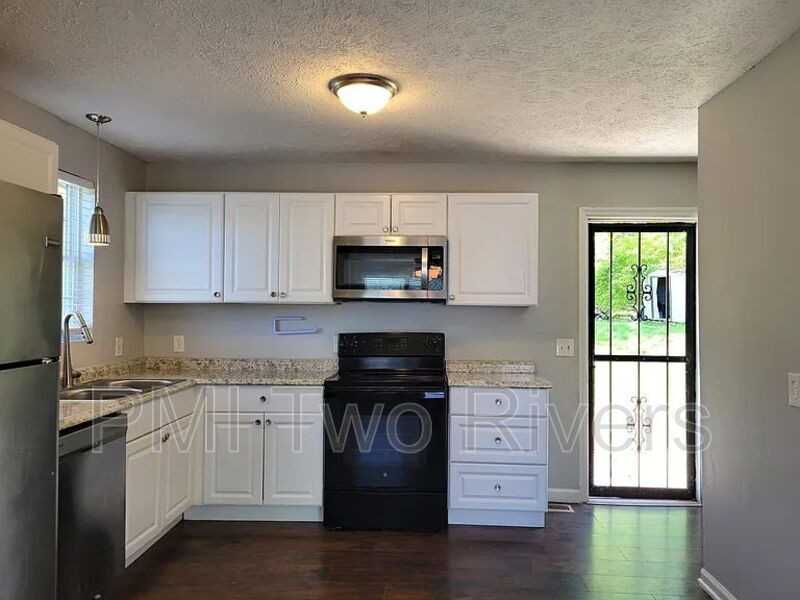 135 Brenda Ln - Photo 5 of 16
