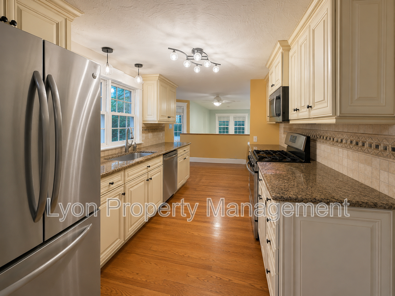 380 N Main St - Photo 6 of 21