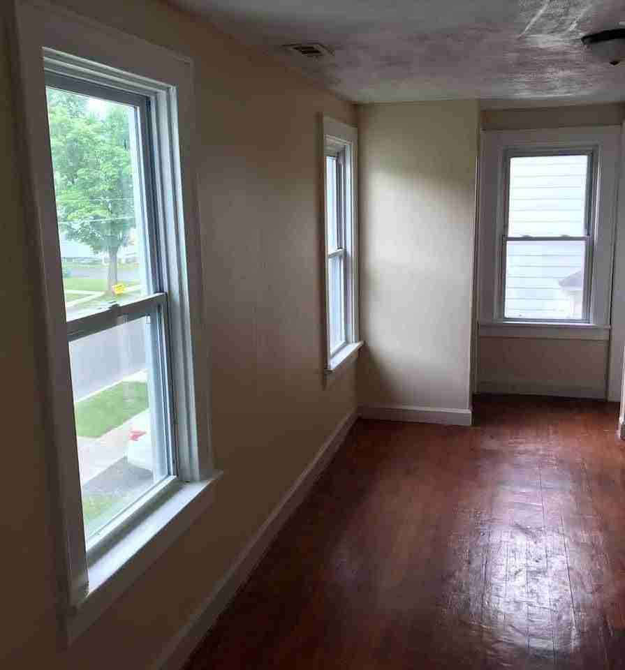 78 Elizabeth St - Photo 6 of 9