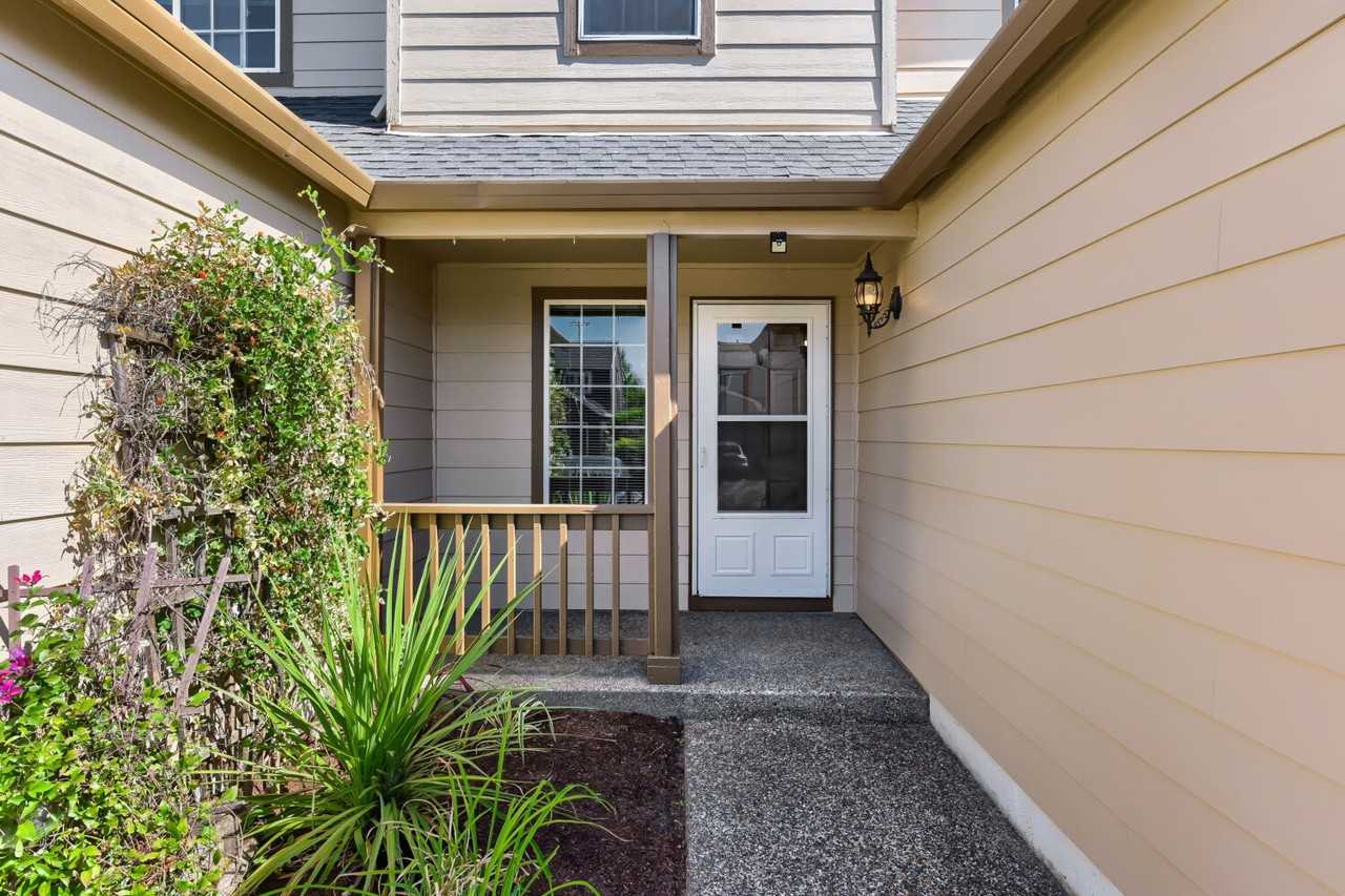 169 Ne Skylar St #NA - Photo 2 of 24