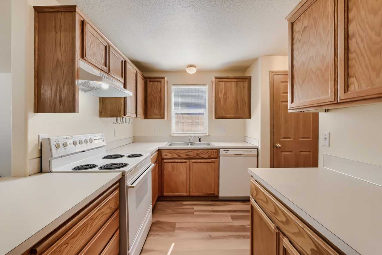 169 Ne Skylar St #NA - Photo 3 of 24