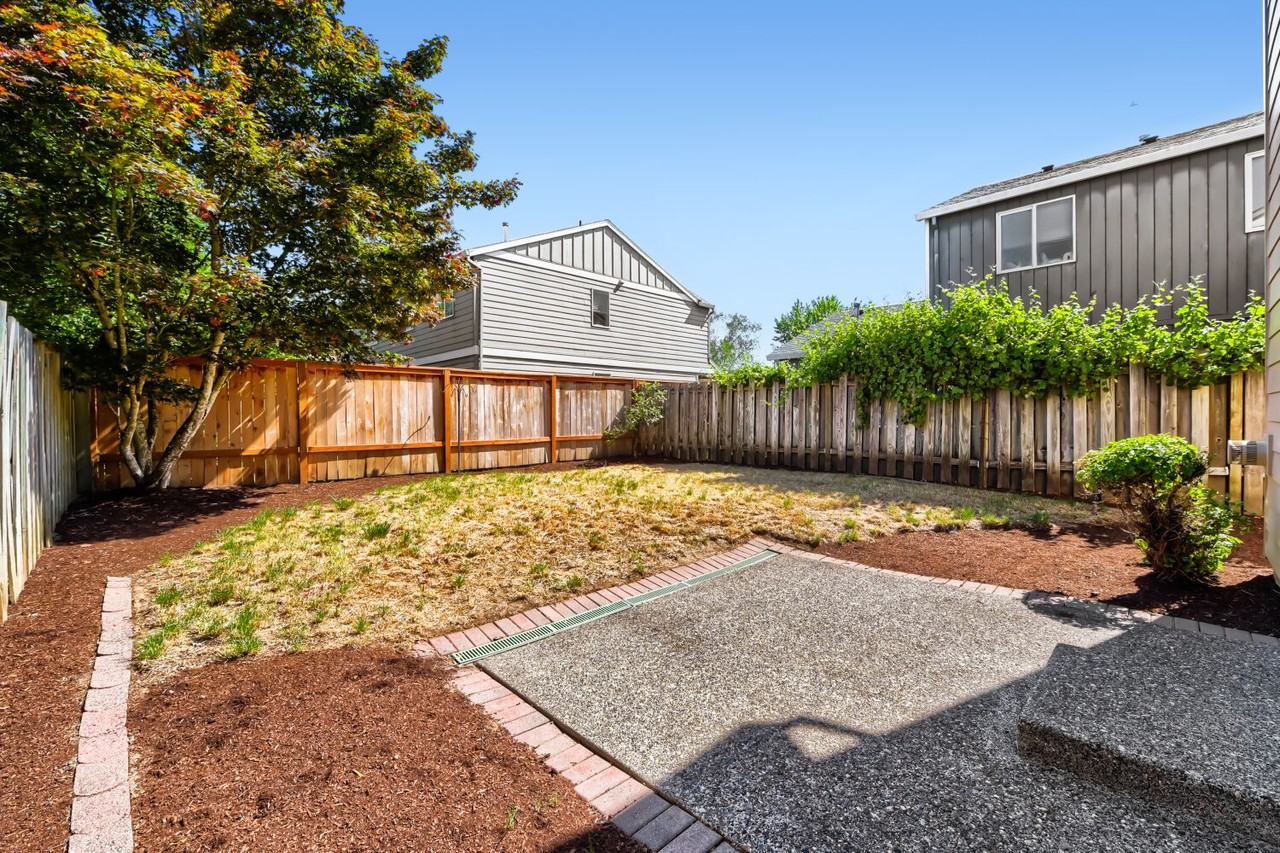169 Ne Skylar St #NA - Photo 5 of 24