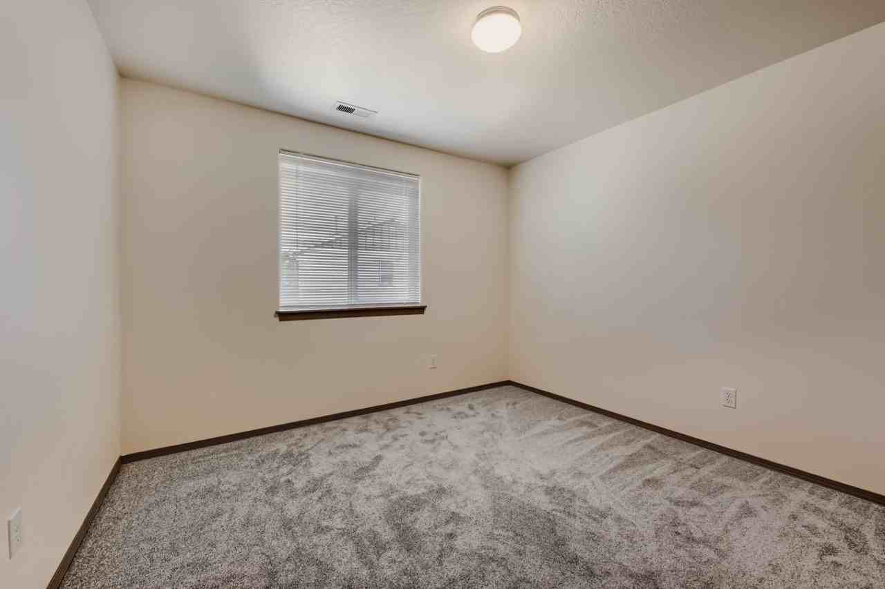 169 Ne Skylar St #NA - Photo 7 of 24