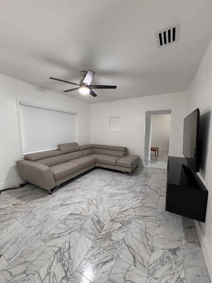 2416 Nw 88th St #NA - Photo 5 of 18