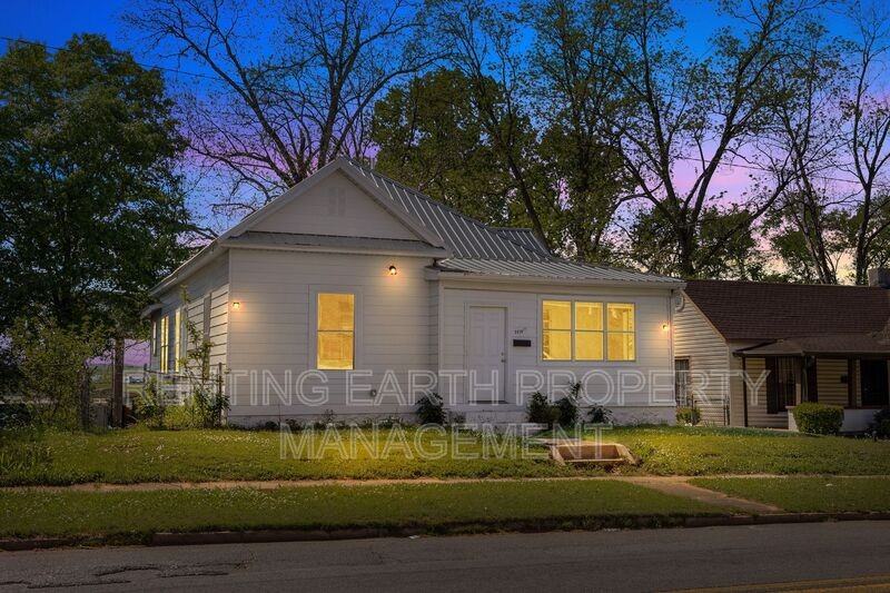 2028 Avenue V - Photo 2 of 21