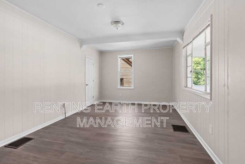 2028 Avenue V - Photo 7 of 21