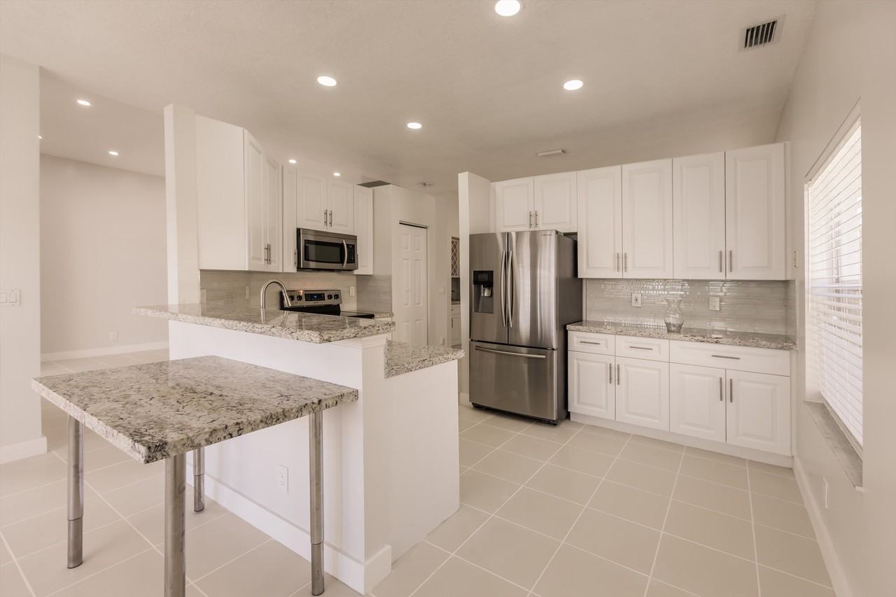 6292 Nw 40th Ave #NA - Photo 5 of 24