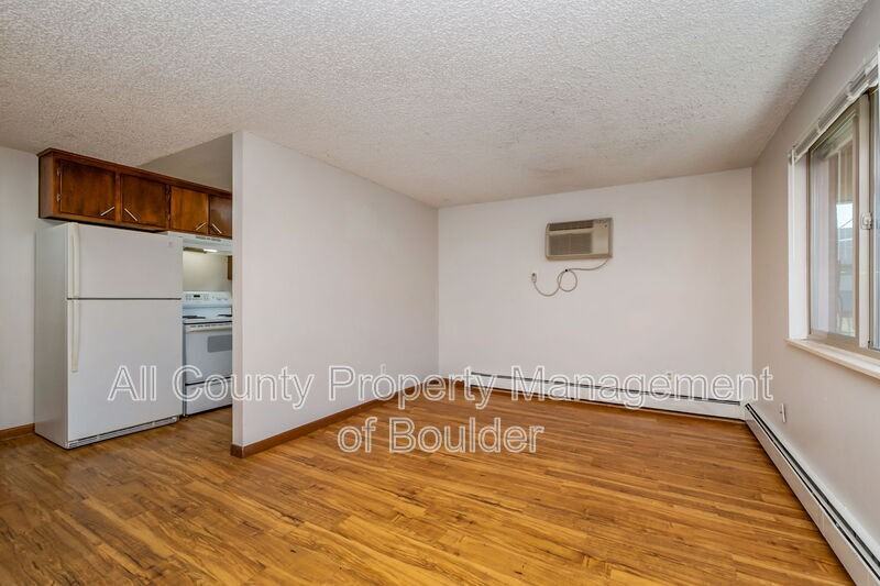 1353 Coffman St #12 - Photo 4 of 14